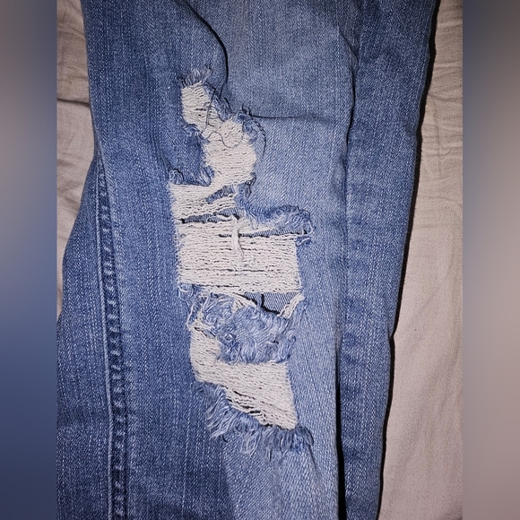 Torrid bombshell skinny size 16 blue ripped jeans short length - Picture 3 of 6